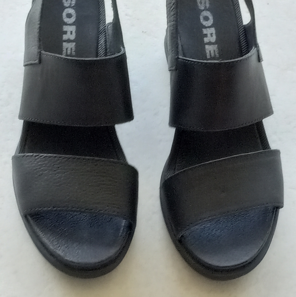 New Sorel Black Sandles size 8